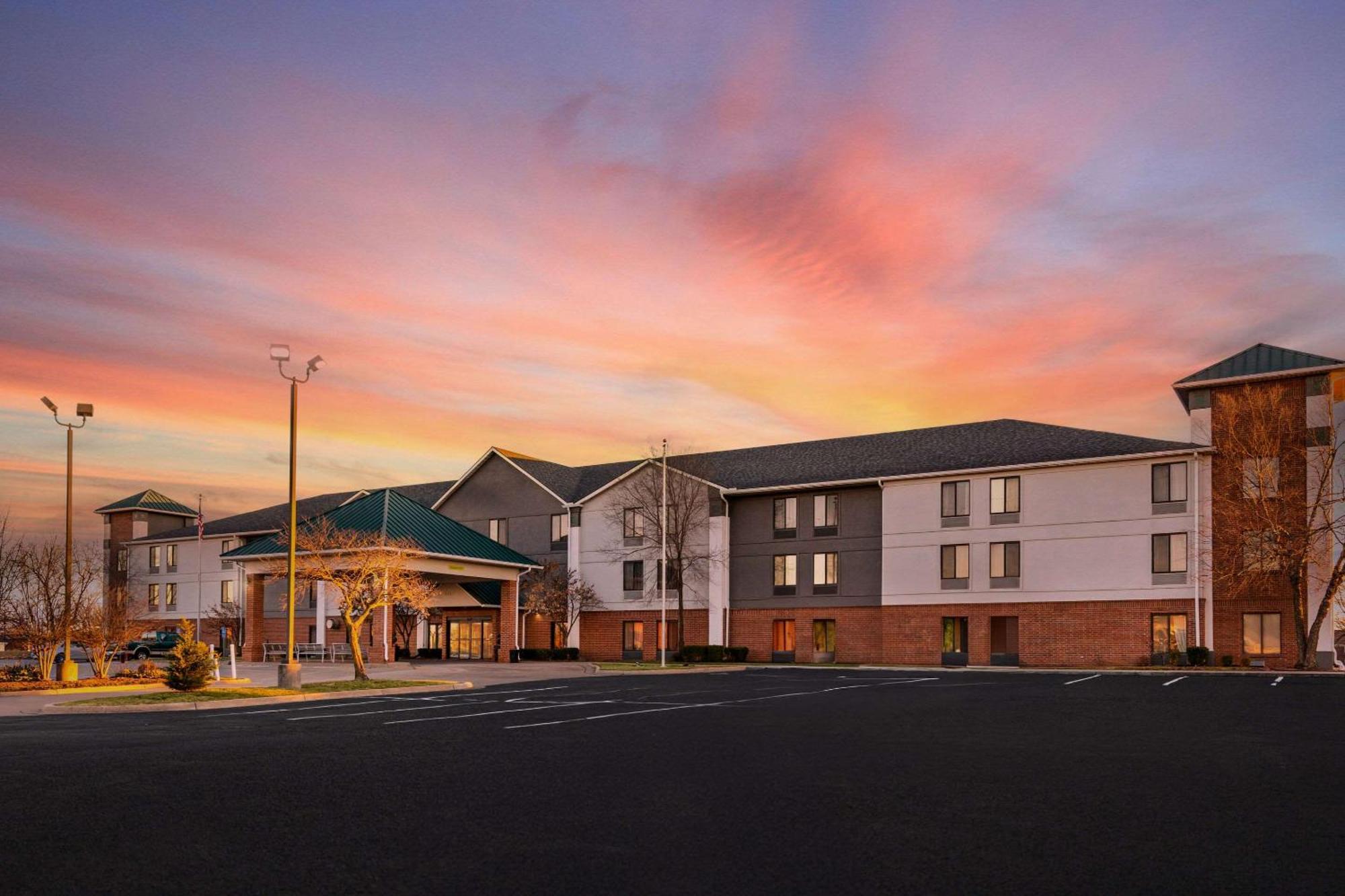 Quality Inn Warrensburg Exterior photo